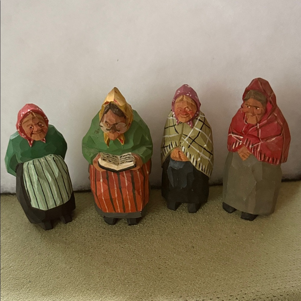 Gunnarsson Handcrafted Wooden Figurines Set